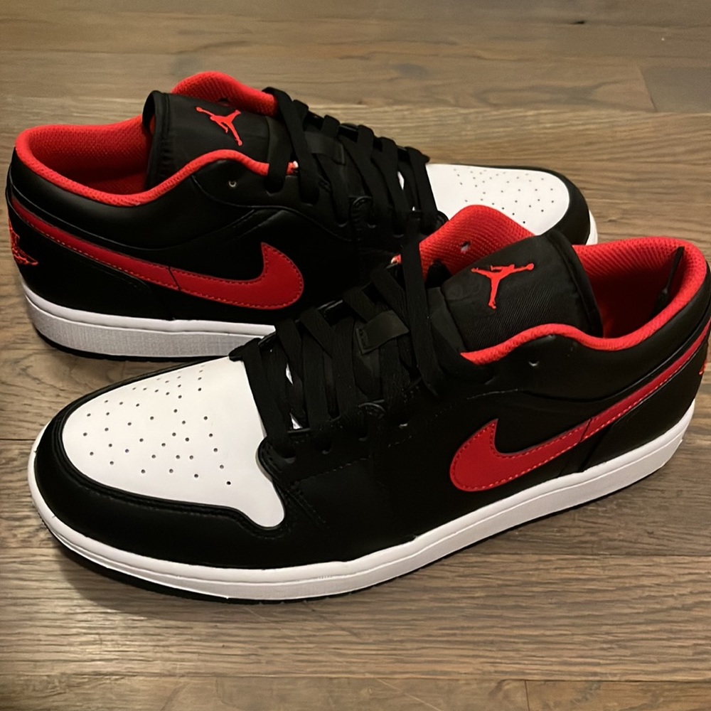 Nike Jordan’s 1 low